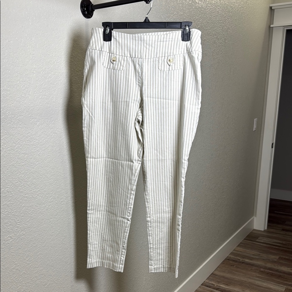 White Tailored Capris with Textural Lines